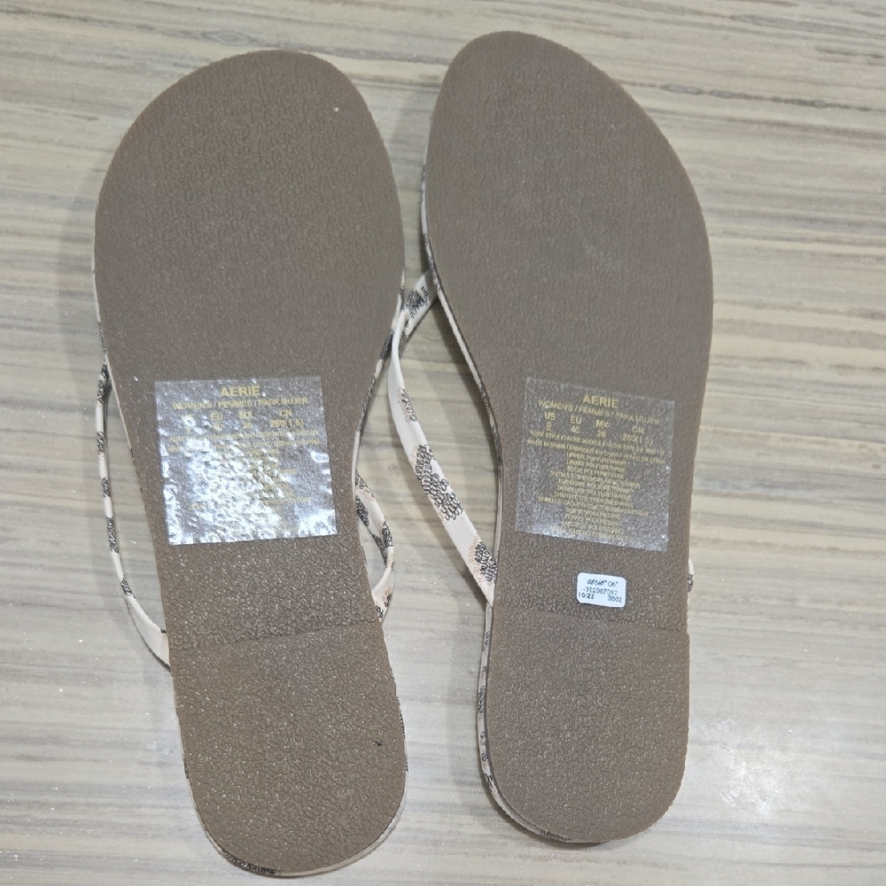Aerie Cream and Gray Leopard Sandals - Picture 3 of 3